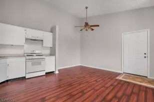 37 Chelsea Ct, Franklin Township, NJ 08823 - Photo 9