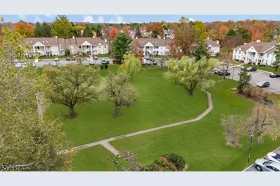 37 Chelsea Court, Franklin Township, NJ 08823 - Photo 17