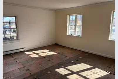 10 Brooks Blvd, Manville, NJ 08835 - Photo 9