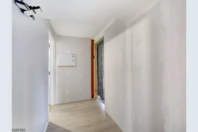 221 Chincopee Ave, Hopatcong, NJ 07843 - Photo 19