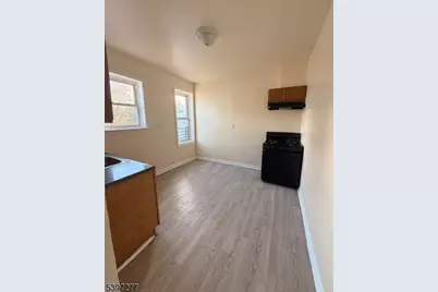 120 Bragaw Ave #3, Newark, NJ 07112 - Photo 9