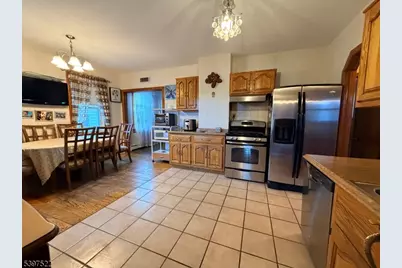 429 River Dr, Elmwood Park, NJ 07407 - Photo 5