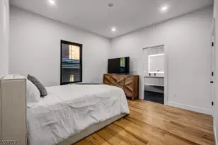 33 Randolph Pl, Newark, NJ 07108 - Photo 15