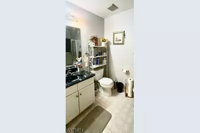 870 Honeybrook Cir, Lopatcong Township, NJ 08886 - Photo 13