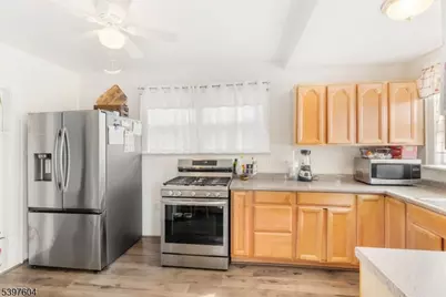 140 W Lincoln Ave, Roselle Park, NJ 07204 - Photo 7