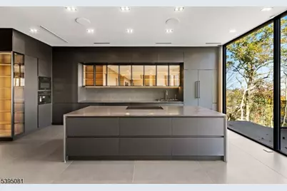 8 Flintlock Ct, Totowa, NJ 07512 - Photo 5