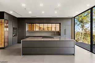 8 Flintlock Ct, Totowa, NJ 07512 - Photo 5