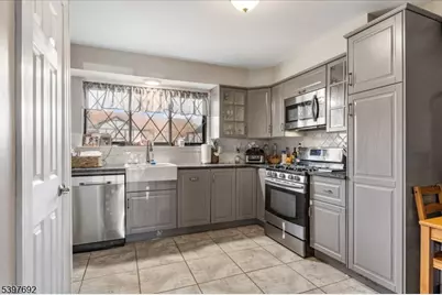 112 Wildflower Ln, Hillsborough Township, NJ 08844 - Photo 5