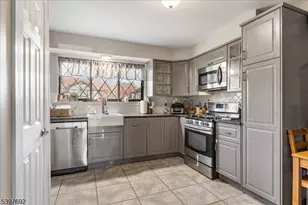 112 Wildflower Ln, Hillsborough Township, NJ 08844 - Photo 5