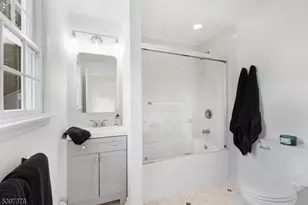 4 Leslie Ave, Florham Park, NJ 07932 - Photo 23