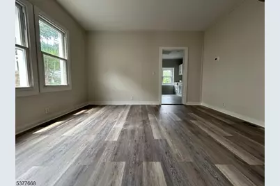 135 W Chrystal St, Dover, NJ 07801 - Photo 9