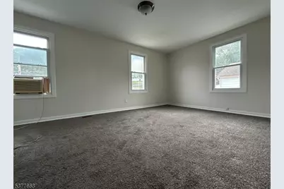 135 W Chrystal St, Dover, NJ 07801 - Photo 17