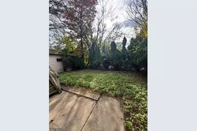 898 Lancaster Rd, Ridgefield, NJ 07657 - Photo 5