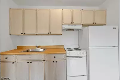 377 Park St, Hackensack, NJ 07601 - Photo 9