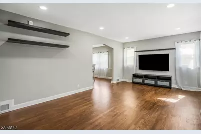 16 Pleasant Ave, Belleville, NJ 07109 - Photo 7