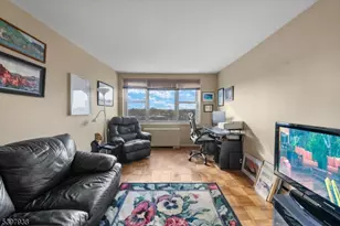 2000 Linwood Ave, Fort Lee, NJ 07024 - Photo 19