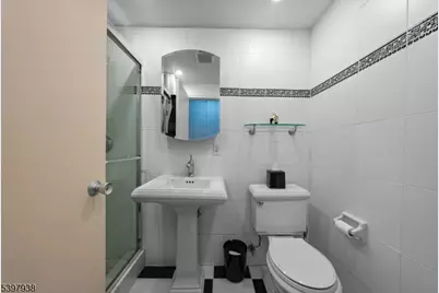 2000 Linwood Ave #9W, Fort Lee, NJ 07024 - Photo 15