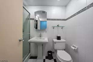 2000 Linwood Ave, Fort Lee, NJ 07024 - Photo 15