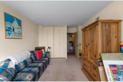 2000 Linwood Ave #9W, Fort Lee, NJ 07024 - Photo 21