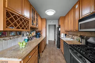 2000 Linwood Ave, Fort Lee, NJ 07024 - Photo 11