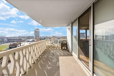 2000 Linwood Ave #9W, Fort Lee, NJ 07024 - Photo 27