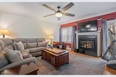 63 Jefferson Ct, Raritan Township, NJ 08822 - Photo 9