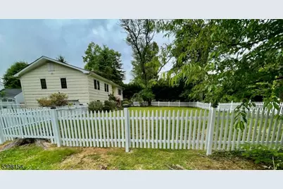 49 W Beechcroft Rd, Millburn, NJ 07078 - Photo 23