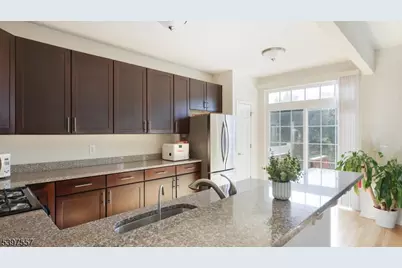 32 Clifford Cir, Franklin Township, NJ 08873 - Photo 9