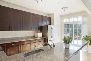 32 Clifford Cir, Franklin Township, NJ 08873 - Photo 9