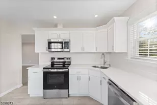 18C Benjamin Franklin Dr, Monroe Township, NJ 08831 - Photo 15