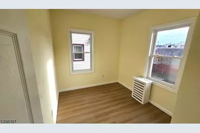 8 Tiffany Blvd, Newark, NJ 07104 - Photo 15