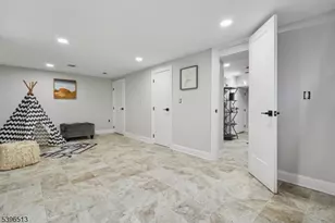 7 Concord Dr, Livingston, NJ 07039 - Photo 25