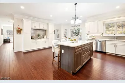 1121 N Washington Ave, Green Brook Township, NJ 08812 - Photo 9