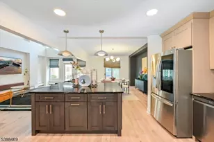 207 Shearwater Ct, Jersey City, NJ 07305 - Photo 9