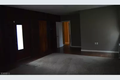 92 Oak Grove Rd, Raritan Township, NJ 08822 - Photo 5