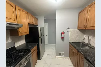 212 Village Cmns, Raritan Township, NJ 08822 - Photo 15