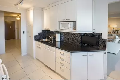 2 Claridge Dr #7NE, Verona Twp., NJ 07044 - Photo 5