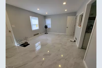 40 Surrey Ln, Clifton, NJ 07012 - Photo 5