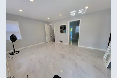 40 Surrey Ln, Clifton, NJ 07012 - Photo 5