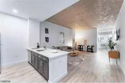 10 Commerce Ct #2E, Newark, NJ 07102 - Photo 5