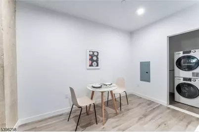 10 Commerce Ct #2E, Newark, NJ 07102 - Photo 15