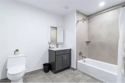 10 Commerce Ct #2J, Newark, NJ 07102 - Photo 13