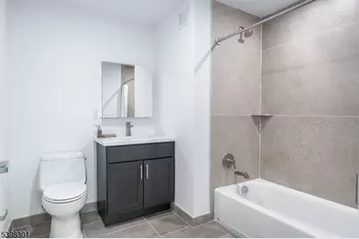 10 Commerce Ct #2D, Newark, NJ 07102 - Photo 7
