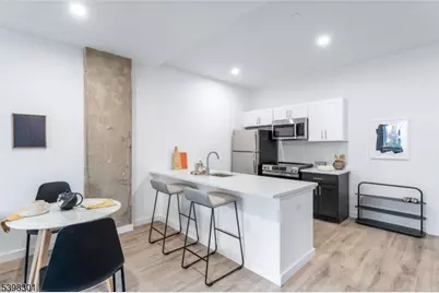 10 Commerce Ct #10 J, Newark, NJ 07102 - Photo 3