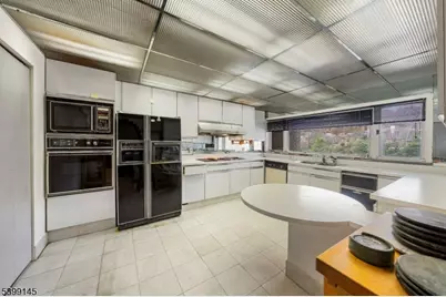 1225 River Rd #7D, Edgewater, NJ 07020 - Photo 31