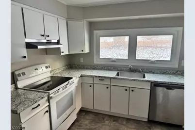 24 Outlook Ave, Mount Olive, NJ 07828 - Photo 5