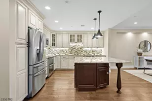 208 Shearwater Ct, Jersey City, NJ 07305 - Photo 9