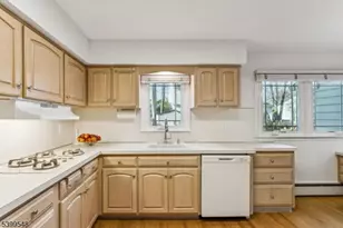 8 Periwinkle Pl, Woodbridge Township, NJ 07067 - Photo 15