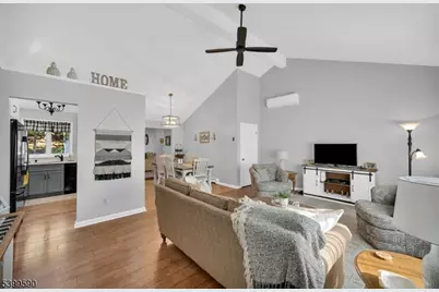 15 Fairview Ave, Hamburg, NJ 07419 - Photo 1