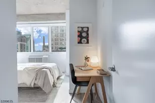 10 Commerce Ct, Newark, NJ 07102 - Photo 15